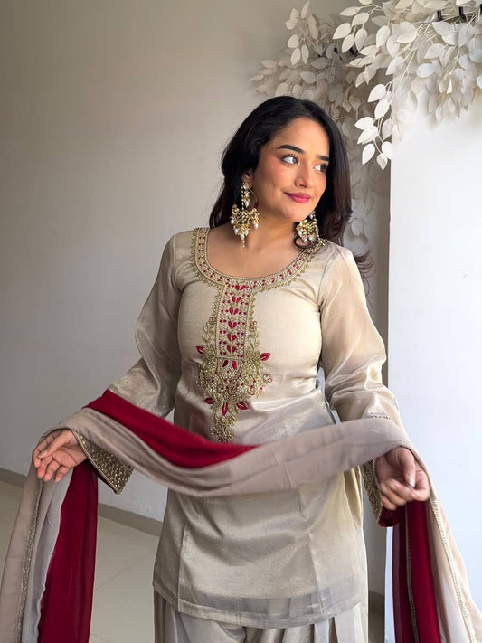 *NEW ĐĚSIGNER PARTY WEAR TOP AND FARSI SALVAR . WITH FANCY DUPPATA AND EMBROIDERY WORK*✅