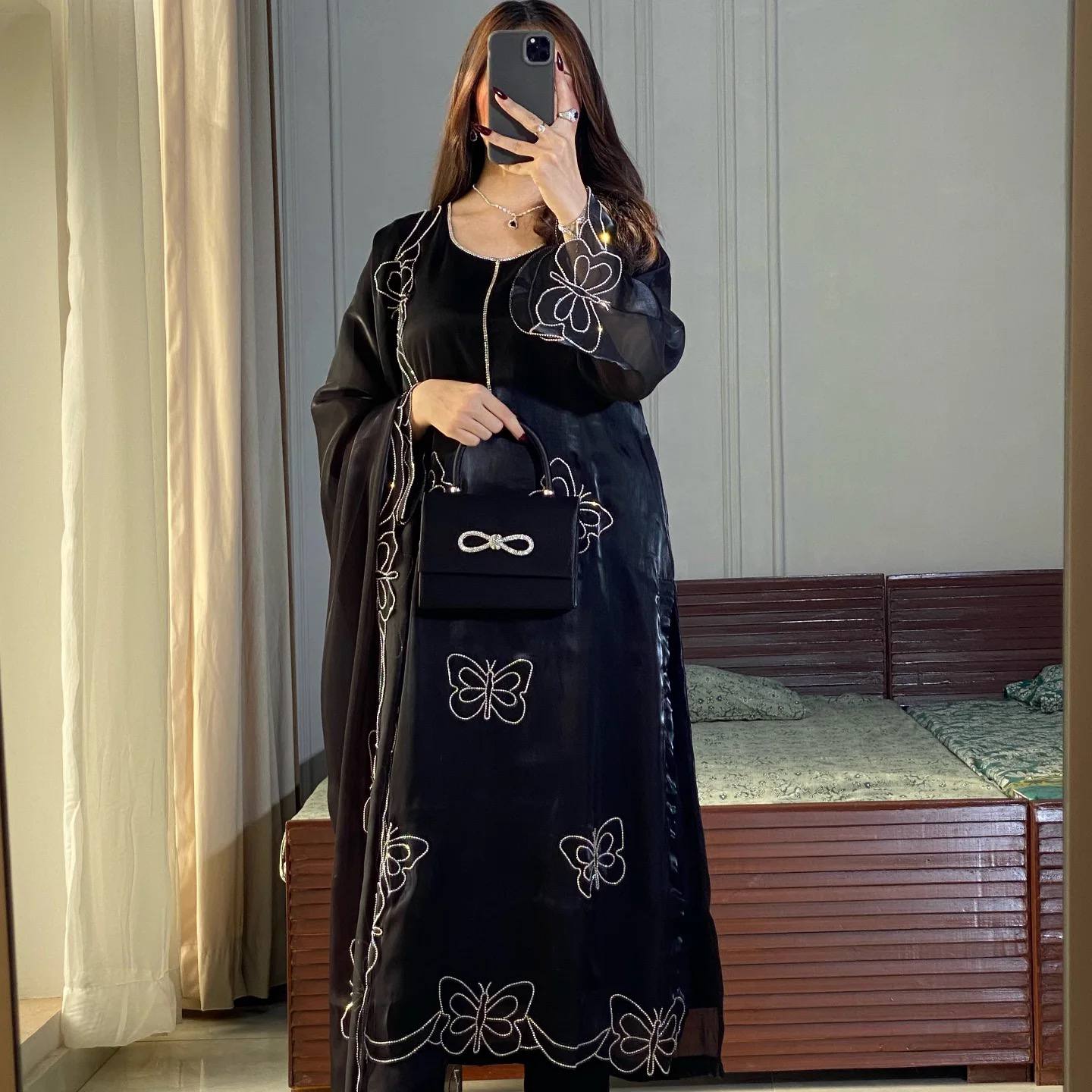 *NEW ĐĚSIGNER PARTY WEAR TOP AND PANT &nbsp;. WITH FANCY DUPPATA AND EMBROIDERY WORK*