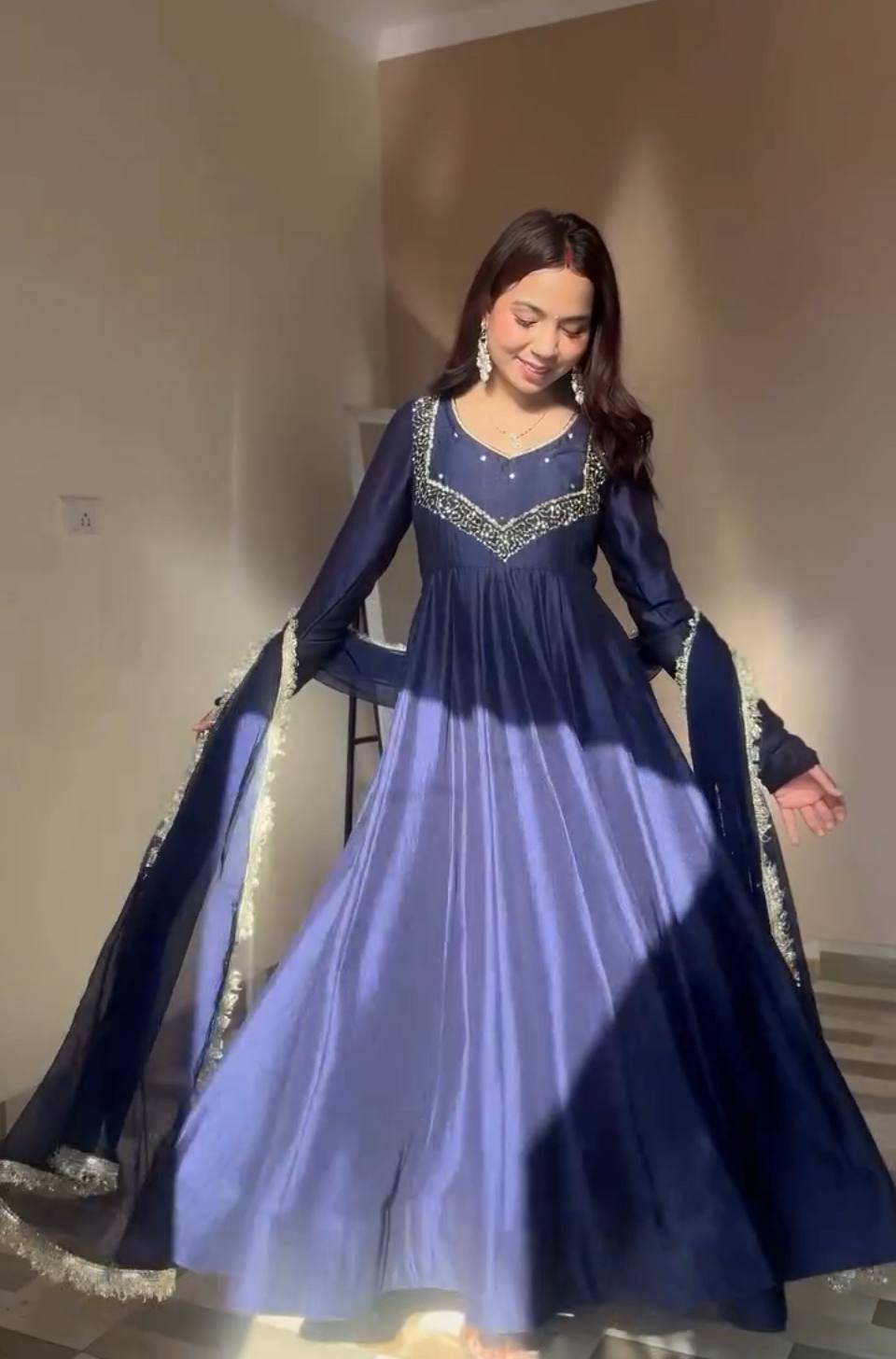 *VLM LUNCHING NEW ĐĚSIGNER PARTY WEAR LOOK GOWN WITH PANT AND EMBRODARY WORK*