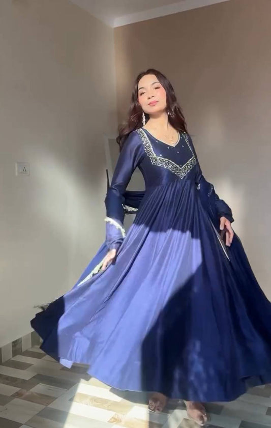 *VLM LUNCHING NEW ĐĚSIGNER PARTY WEAR LOOK GOWN WITH PANT AND EMBRODARY WORK*
