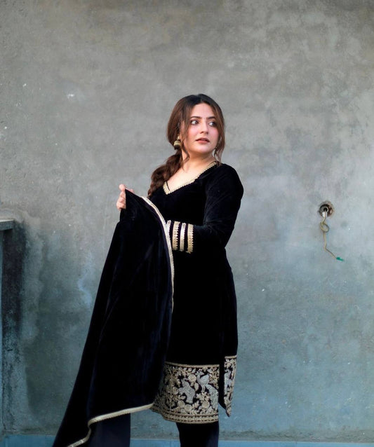 *VLM NEW ĐĚSIGNER PARTY WEAR TOP AND PANT WITH FANCY DUPPATA AND EMBROIDERY WORK*