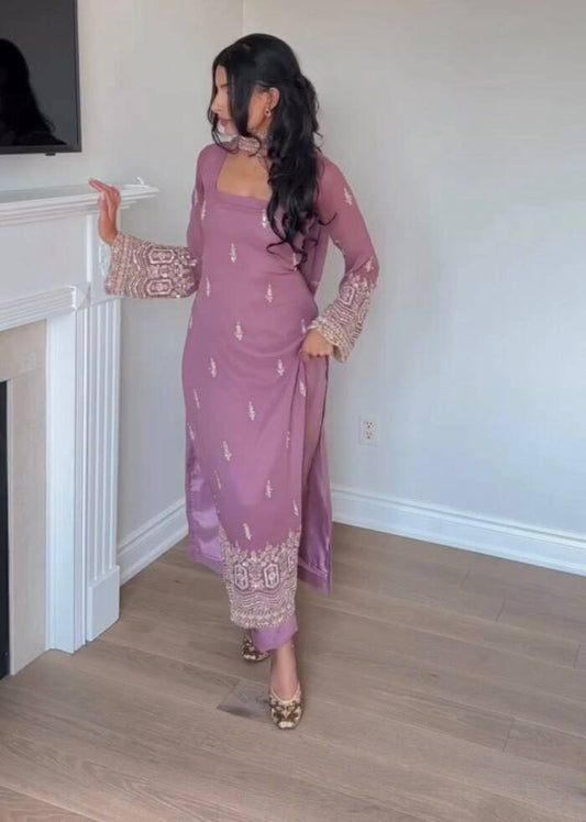 *VLM NEW ĐĚSIGNER PARTY WEAR TOP AND PANT WITH FANCY DUPPATA AND EMBROIDERY WORK*
