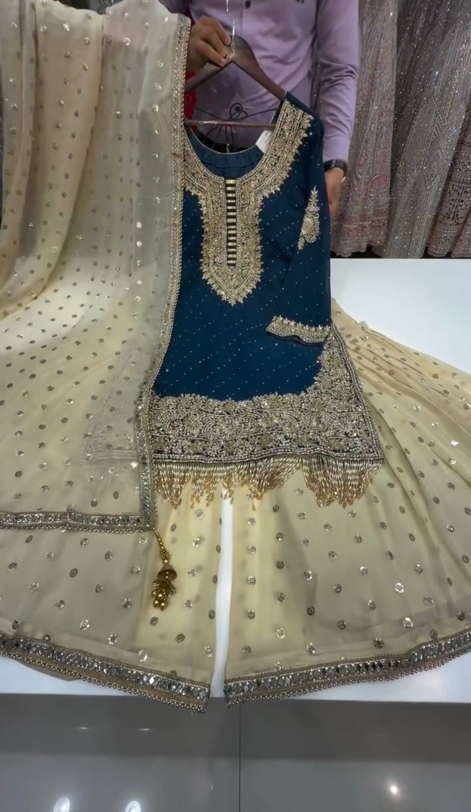 *NEW ĐĚSIGNER PARTY WEAR TOP AND PLAZZO. WITH FANCY DUPPATA AND EMBROIDERY WORK*