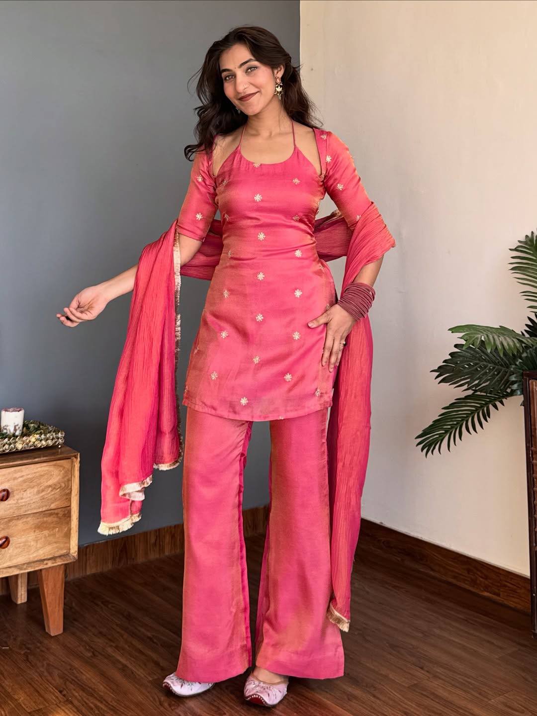 ✅*NEW ĐĚSIGNER 90’s PARTY WEAR TOP AND PANT. WITH FANCY DUPPATA AND EMBROIDERY WORK*✅