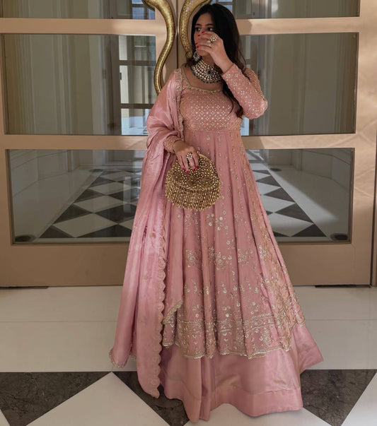 LUNCHING NEW ĐĚSIGNER PARTY WEAR LOOK 💌