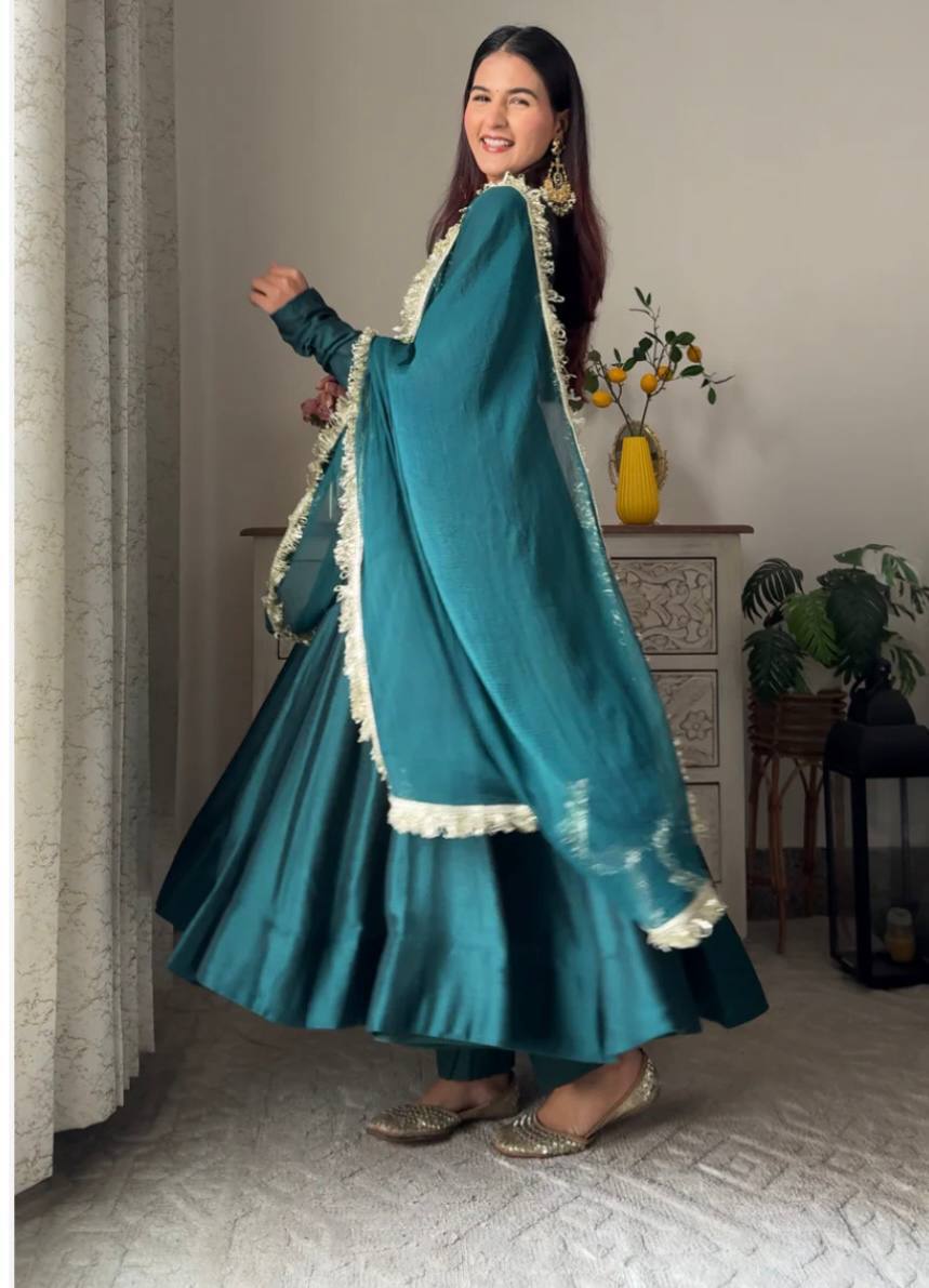 ✅*VLM LUNCHING NEW ĐĚSIGNER PARTY WEAR LOOK GOWN WITH PANT AND EMBRODARY WORK*