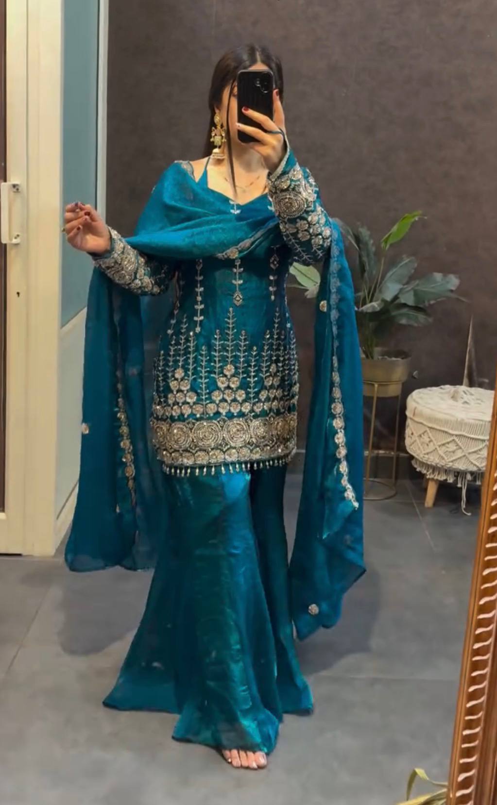 *HERE NEW LAUNCHING 3 PIECES KURTI, PLAZZO & DUPATTA WITH ORIGINAL BEADS CUT DANA WORK